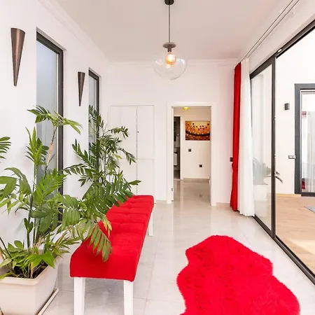 1 Bedroom Seaview 1126 *
